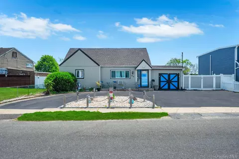24 Raynor St, West Babylon, NY 11704