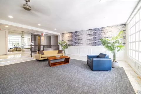 22 N Forest Ave #1E, Rockville Centre, NY 11570