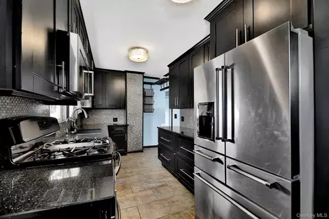 94 Woods Ave, Roosevelt, NY 11575