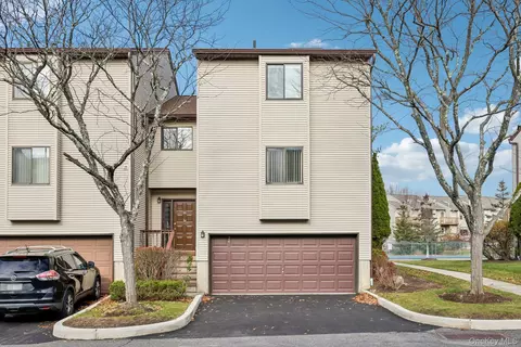 34 Chester Ln, Clarkstown, NY 10954