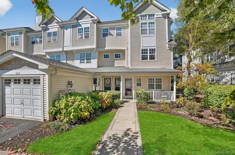 527 Viewpoint Ter, Peekskill, NY 10566