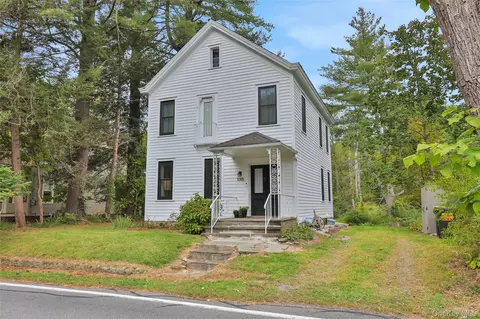 1015 Creek Locks Rd, Rosendale, NY 12472