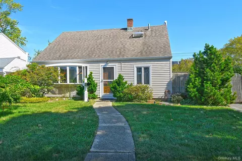 69 Schoolhouse Rd, Levittown, NY 11756