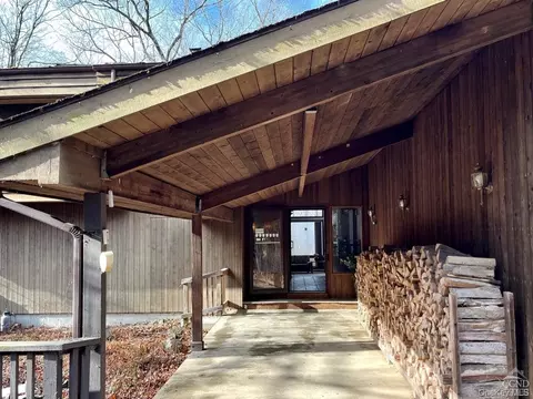 1557 Centre Rd, Clinton, NY 12572
