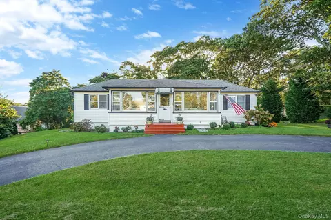 3 Fort Hill Rd, Hampton Bays, NY 11946