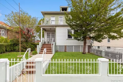 4534 Hoxie St, New York, NY 10470