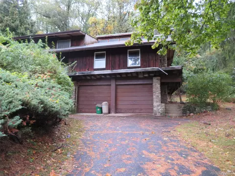 20 Badger St, Clarkstown, NY 10956