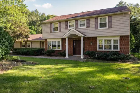 4 Whittock Ln, Melville, NY 11747