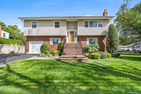 128 N Windhorst Ave, Bethpage, NY 11714