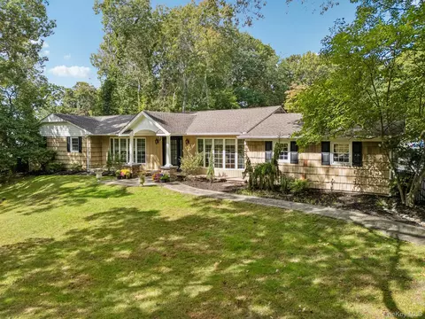 26 Hastings Dr, Northport, NY 11768