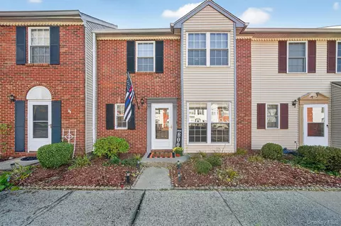 64 Yorkshire Ter, Washingtonville, NY 10992