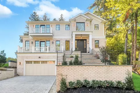 112 Chapel Rd, North Hempstead, NY 11030