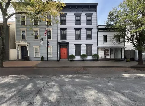 125 Warren St, Hudson, NY 12534