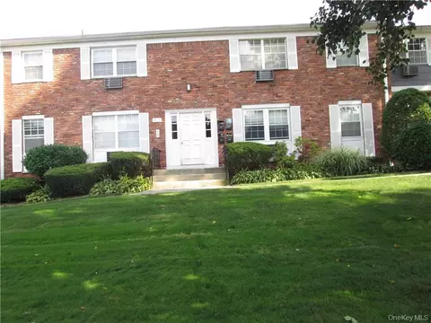 53 Doxbury Ln, Ramapo, NY 10901