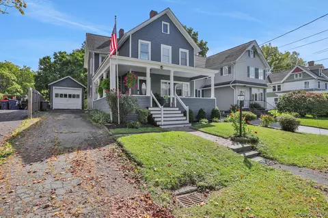 40 Main St, Esopus, NY 12429