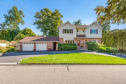 18 Violet Rd, Bayville, NY 11709