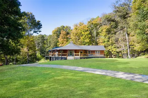 568 Oak Summit Rd, Washington, NY 12545