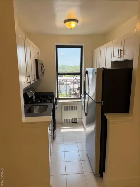 71-11 Yellowstone Blvd #7R, Forest Hills, NY 11375