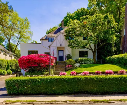 209 Pondfield Rd W, Yonkers, NY 10708