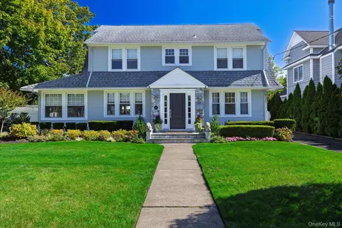 11 S Marion Pl, Rockville Centre, NY 11570