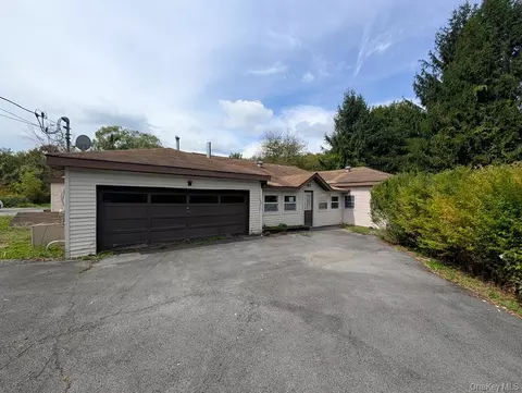 469 Eatontown Rd, Greenville, NY 12771