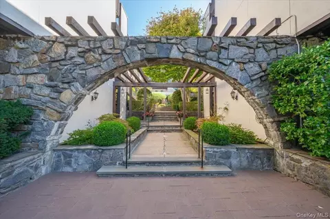 1200 Warburton Ave #21, Yonkers, NY 10701