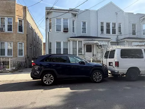 7812 95th Ave, New York, NY 11416
