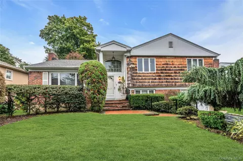 36 Burton Ave, Plainview, NY 11803