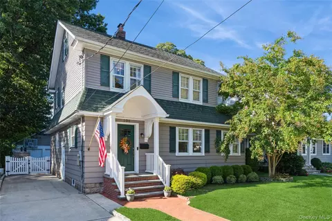 104 Cedar Ave, Rockville Centre, NY 11570