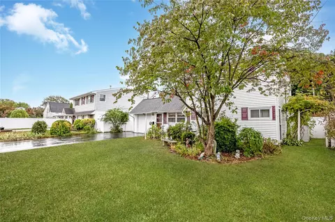 60 Tiptop Ln, Hicksville, NY 11801