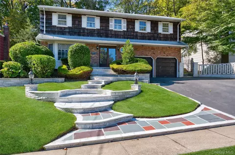 73 Reed Dr, North Hempstead, NY 11576