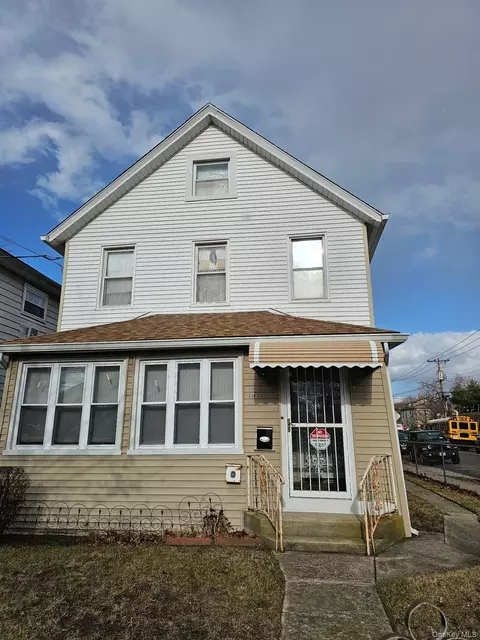 21823 138th Ave, New York, NY 11413