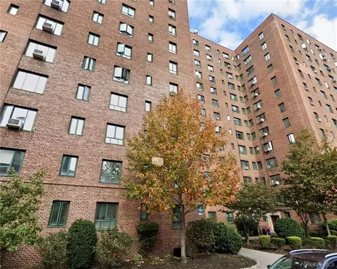 1 Metropolitan Oval #1B, New York, NY 10462
