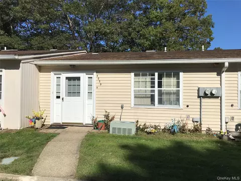 405 Woodbridge Dr #D, Ridge, NY 11961