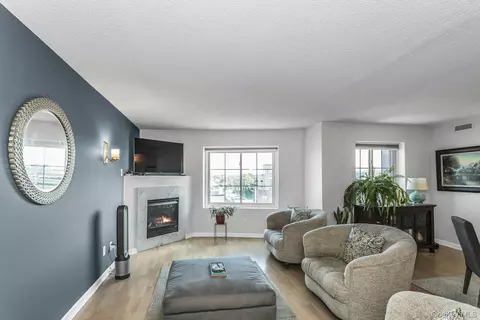 242 Maple Ave #513, North Hempstead, NY 11590