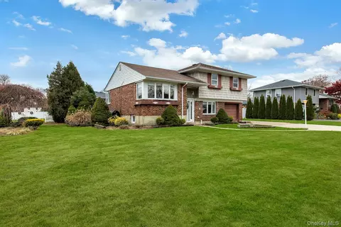 154 Sherry St, East Islip, NY 11730