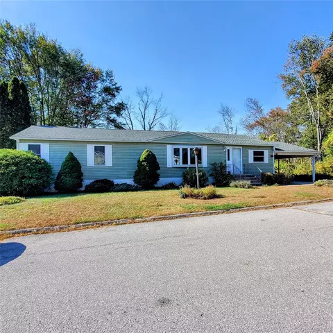 29 Perry Rd, Hyde Park, NY 12538