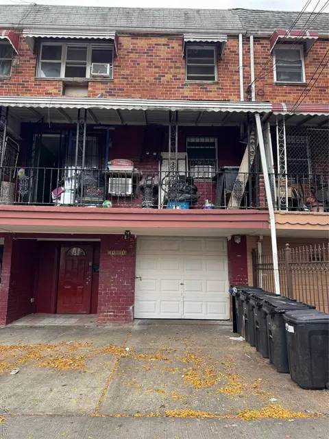 4040 Case St, Elmhurst, NY 11373