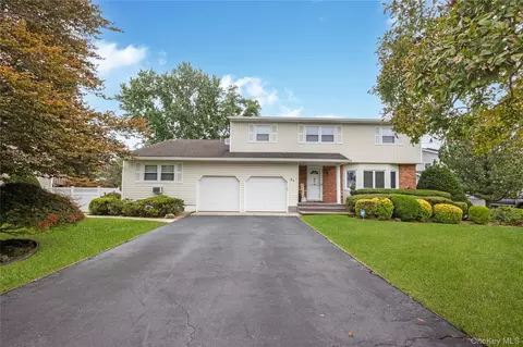 84 White Oak St, Deer Park, NY 11729