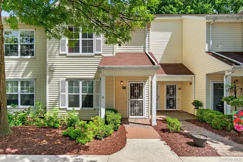 307 Gazebo Ct, New Windsor, NY 12553