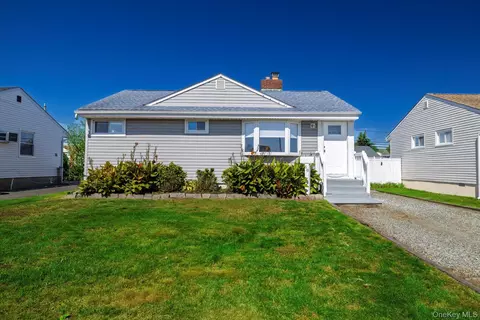 68 Tyler St, Freeport, NY 11520