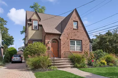 9 Troy Pl, Merrick, NY 11566