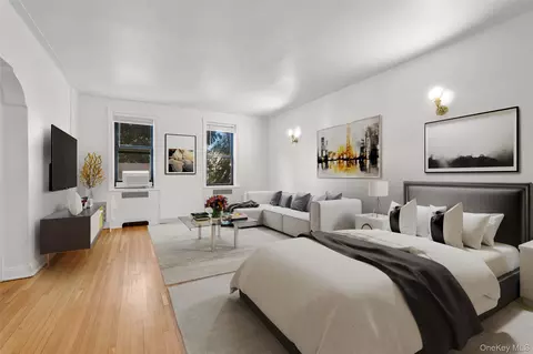 30-83 Crescent St #2B, New York, NY 11102