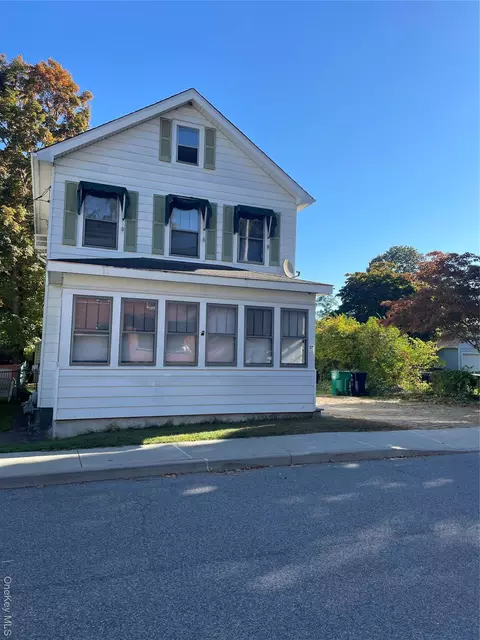 10 Downey Ave, Wappinger, NY 12590