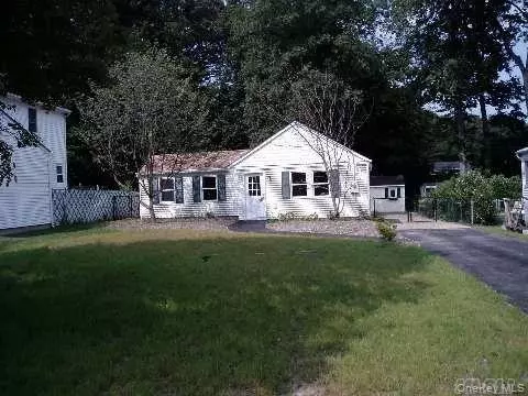 44 Grant St, East Northport, NY 11731