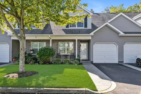 145 Maya Cir, Central Islip, NY 11722