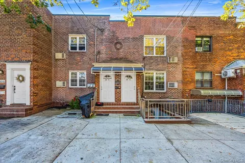 15016 26th Ave, Flushing, NY 11354