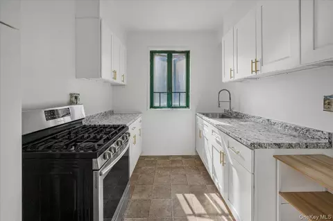 1700 Metropolitan Ave #4F, New York, NY 10462