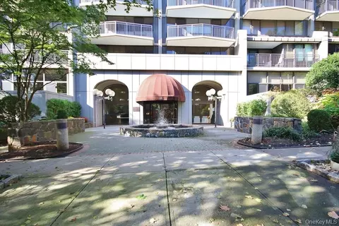 15 Stewart Pl #1R, White Plains, NY 10603