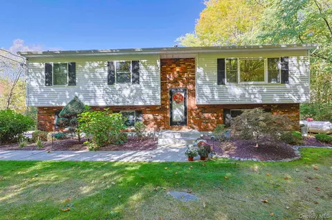 77 Woodbury Rd, Woodbury, NY 10930
